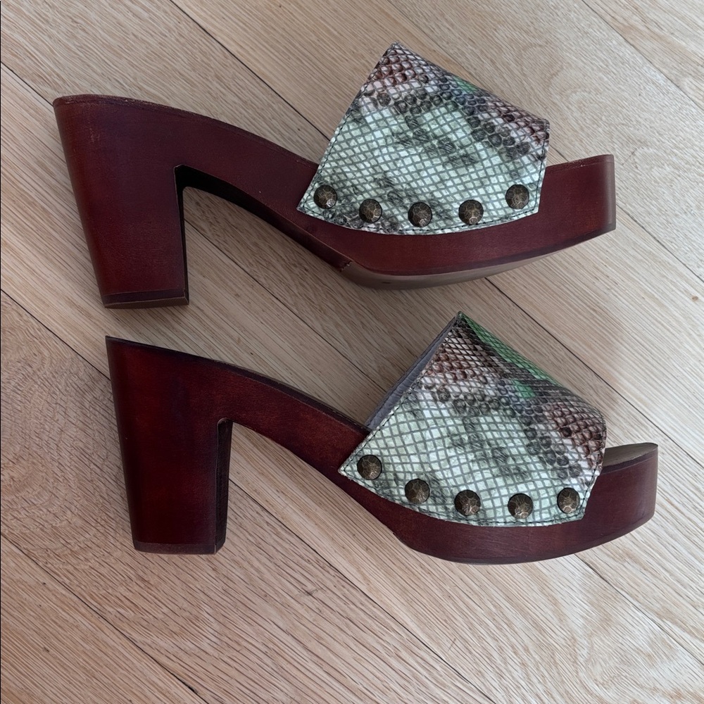 Jeffrey Campbell Dlight Clog - Picture 3 of 6